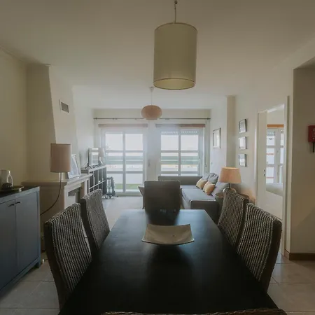 40 - Me And The Sea Ferrel (Leiria)